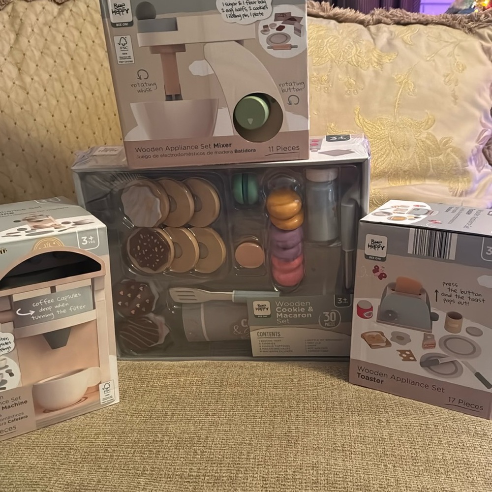 Wooden appliance/kitchen toy play set